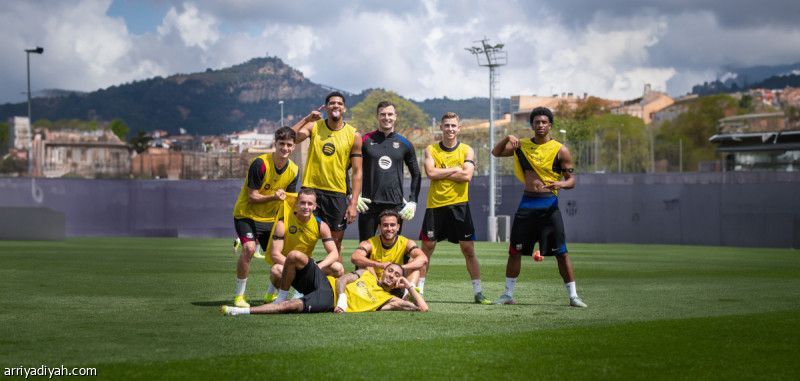 قبل الكلاسيكو 190.. صدارة برشلونة تمنحه 8 القاب