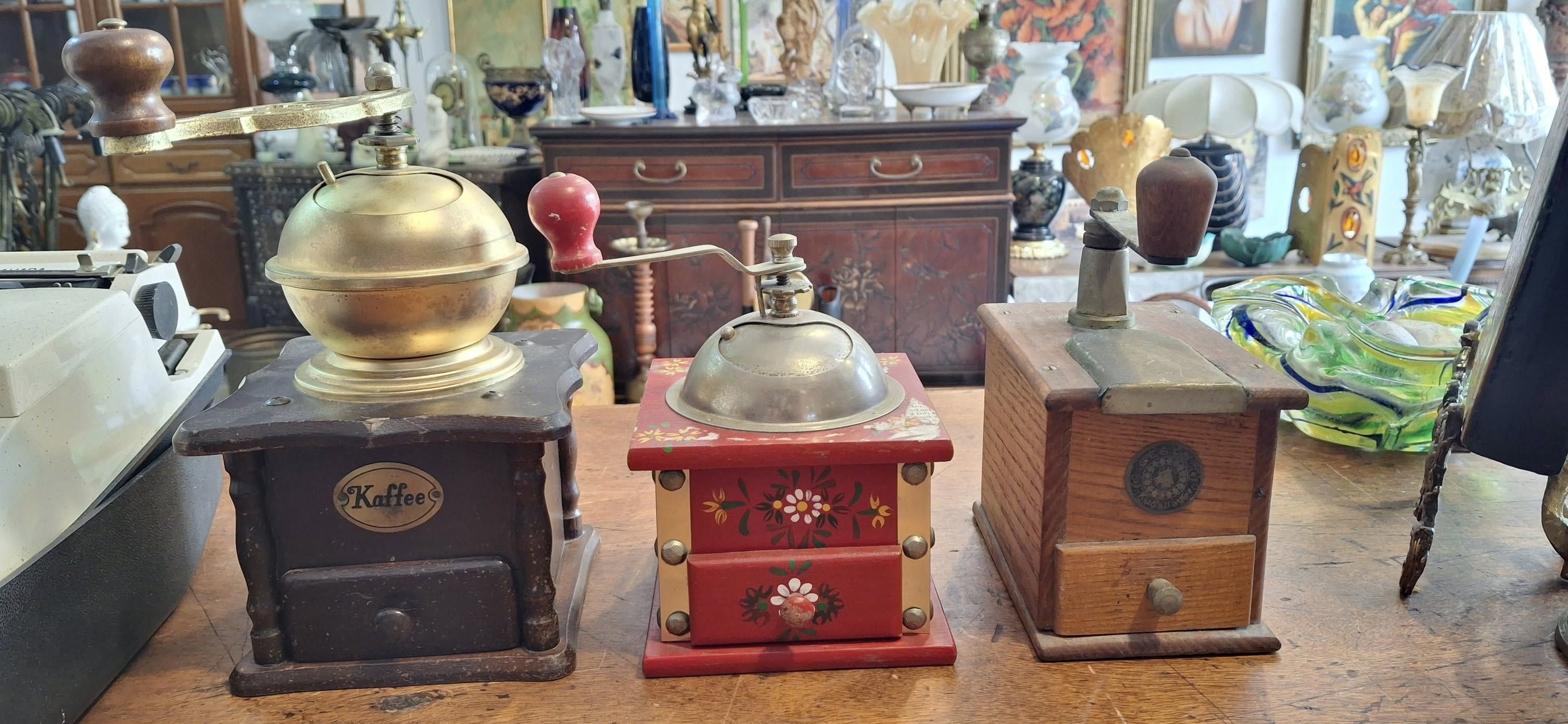 معروضات من مزاد Antiques des Rêves