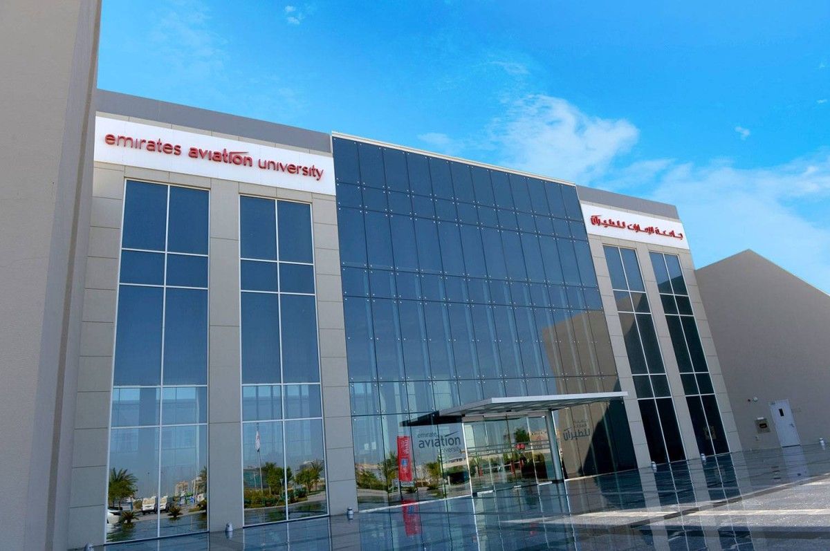 خصومات ومنح دراسية لطلاب جامعة الإمارات للطيران