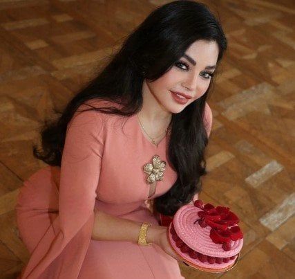 هيفاء وهبي تخطف الأنظار بفستان محتشم في عيد ميلادها