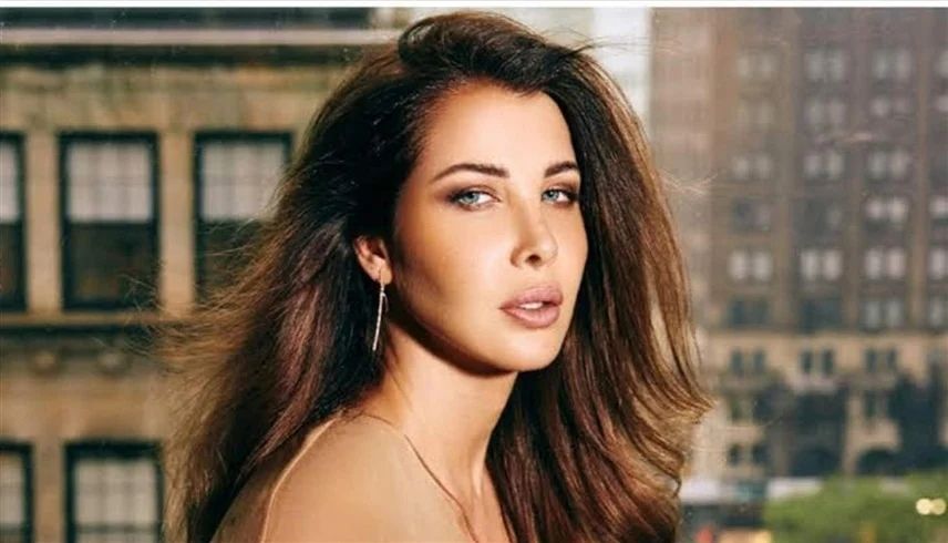 قُبلة عفوية من نانسي عجرم لطفلة تُشعل منصات التواصل