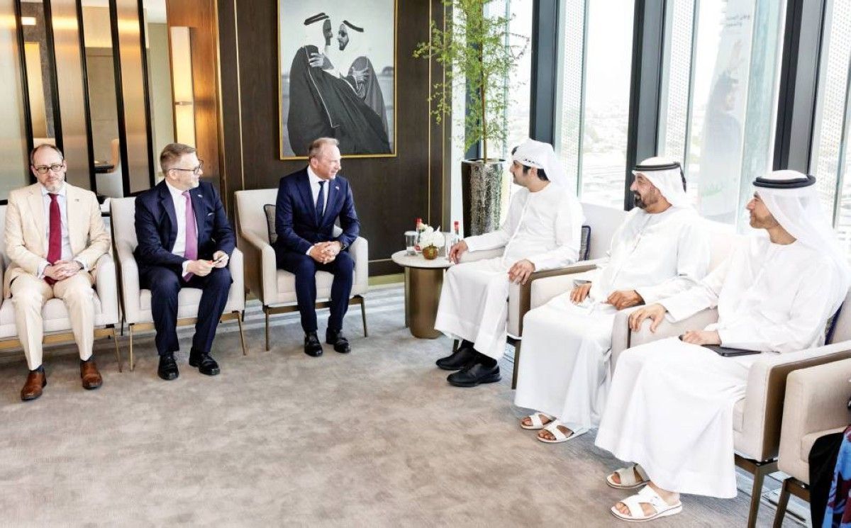 مكتوم بن محمد: الإمارات تواصل مد جسور التعاون مع العالم
