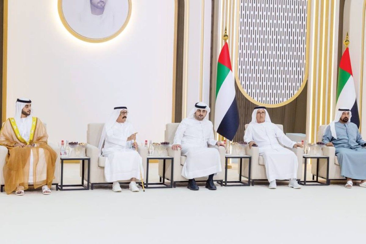 مكتوم بن محمد خلال الحفل بحضور أحمد بن سعيد والمر بن مكتوم ومكتوم بن بطي ومحمد النابودة