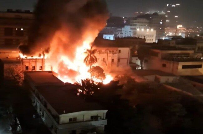 55 سيارة إطفاء للسيطرة على حريق ضخم بـ مركز لوجستي في كوريا الجنوبية