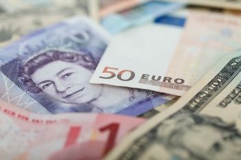 الأسواق اللندنية.. انخفاض البورصة البريطانية والجنيه الإسترليني
