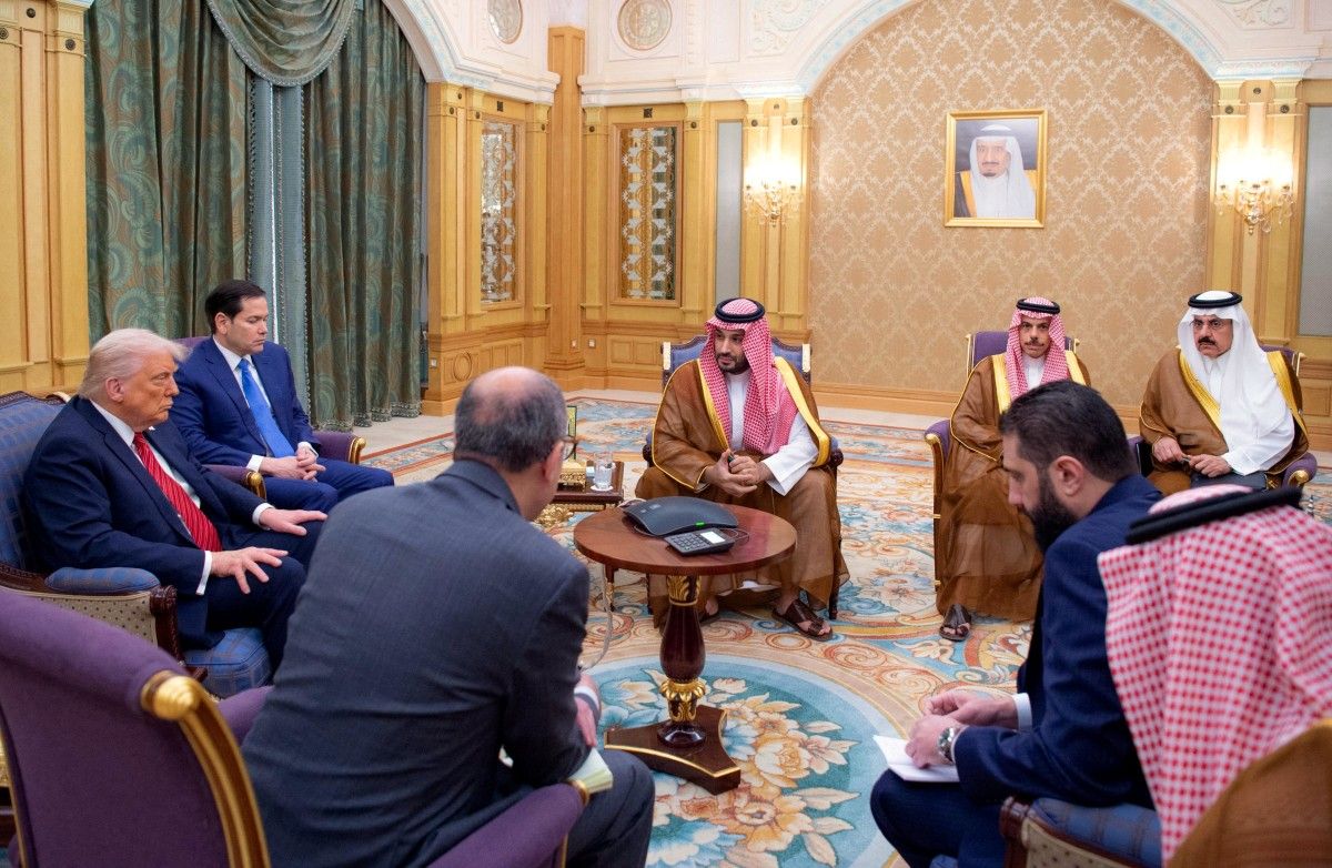 لقاء ترامب والشرع على هامش القمة (أ ف ب).