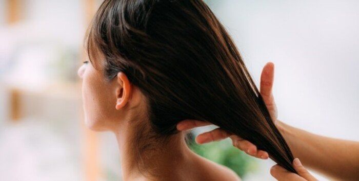 مكونات طبيعية تقوي الشعر وتحافظ عليه من التقصف