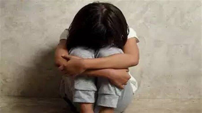 جد يتعدى على حفيده في شبرا الخيمة