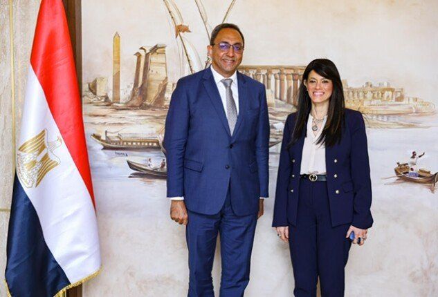 المشاط تبحث مع محافظ قنا دعم جهود التنمية بالمحافظة