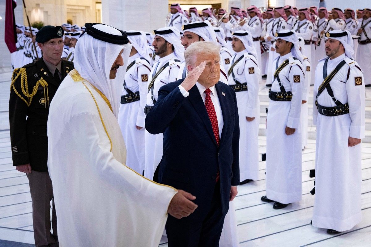 أمير قطر يستقبل ترامب (أ ف ب).