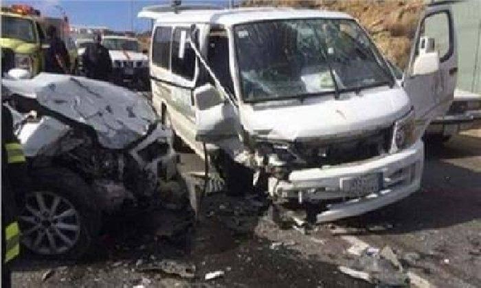 إصابة 6 أشخاص في حادث انقلاب ميكروباص أعلى الطريق الإقليمي