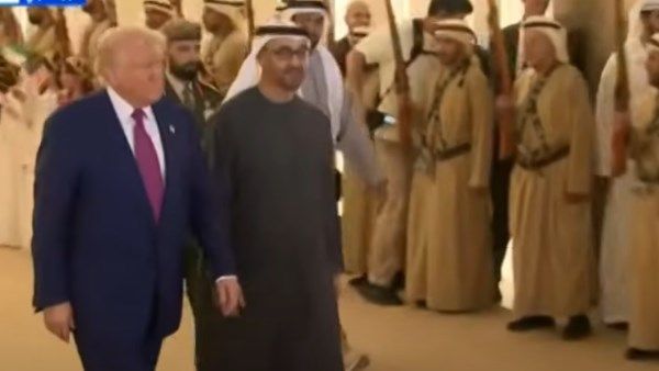 العربي للعدل والمساواة الرئيس الأمريكي يصل إلى الإمارات في ثالث محطات جولته الخليجية