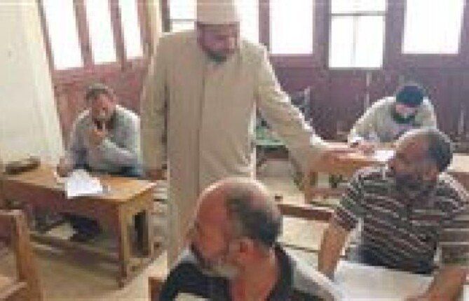 رئيس منطقة المنوفية الأزهرية يتفقد لجان العاصمة لمتابعة امتحانات الشهادات