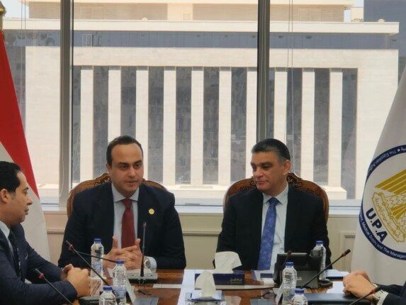 السبكي يلتقي رئيس الشراء الموحد لبحث آليات توطين الصناعة الطبية في مصر