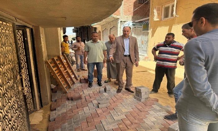 بتكلفة 10 ملايين جنيه.. بدء تركيب بلاط الإنترلوك في 3 شوارع بإيتاي البارود