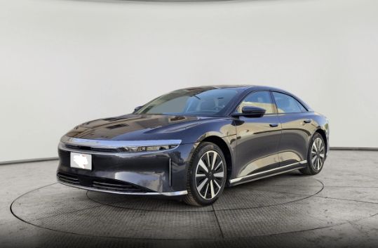 Lucid Air Pure موديل 2025