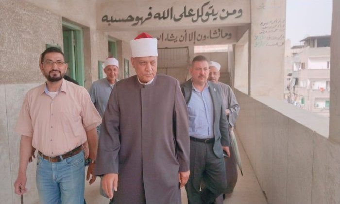 رئيس منطقة البحيرة الأزهرية يتفقد لجان الشهادة الإعدادية بمعاهد كفر الدوار