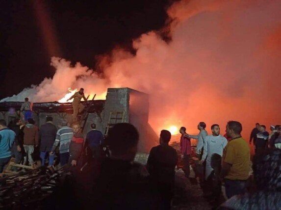 التحقيقات تكشف سبب اندلاع حريق مخزن في عين شمس