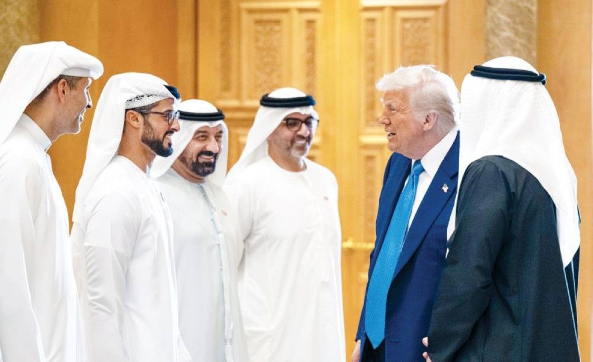 دونالد ترامب في حديث مع خالد بن محمد وحامد بن زايد وأحمد بن سعيد وزايد بن حمدان وخلدون المبارك
