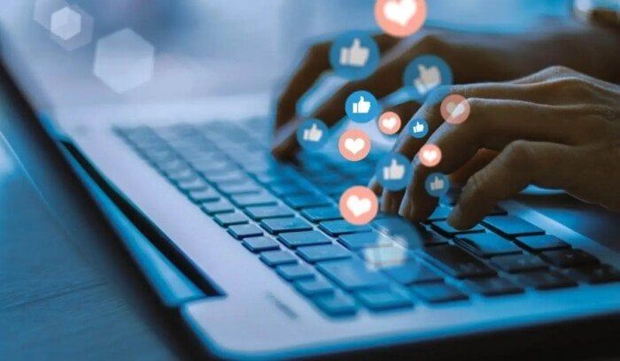 ضبط 3 أشخاص لإدارتهم صفحات تنشر فيديوهات ووقائع قديمة