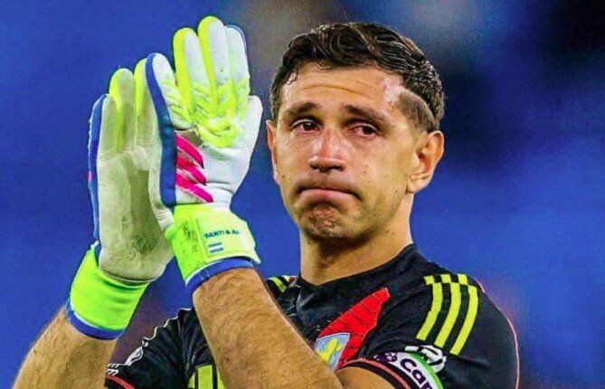 صحيفة إسبانية: برشلونة يرغب في التعاقد مع الحارس مارتينيز في حال رحيل تشيزني