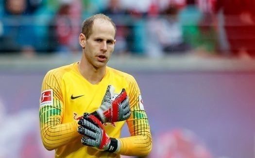 الحارس المجري جولاتشي يعلن اعتزاله اللعب الدولي