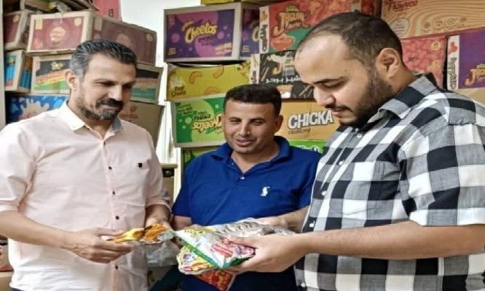 ضبط 700عيوة منتجات غذائية منتهية الصلاحية في حملة تموينية بالبحيرة