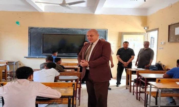 مدير تعليم قنا يتابع امتحانات الصفين الأول والثاني الثانوي بقفط