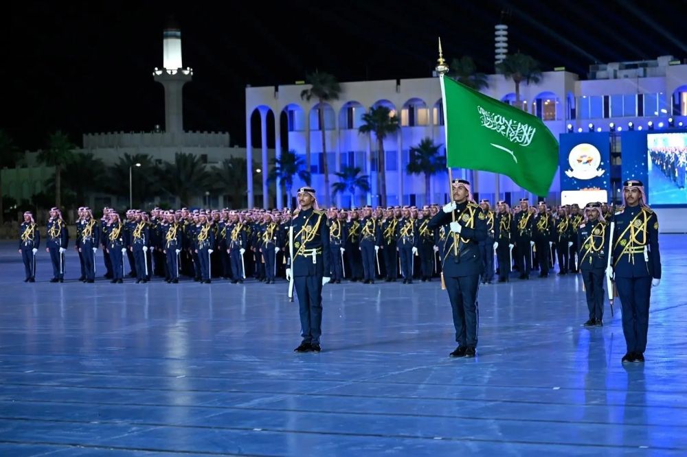 وزير الحرس الوطني يرعى حفل تخريج دفعة من دورة تأهيل الضباط الجامعيين - واس