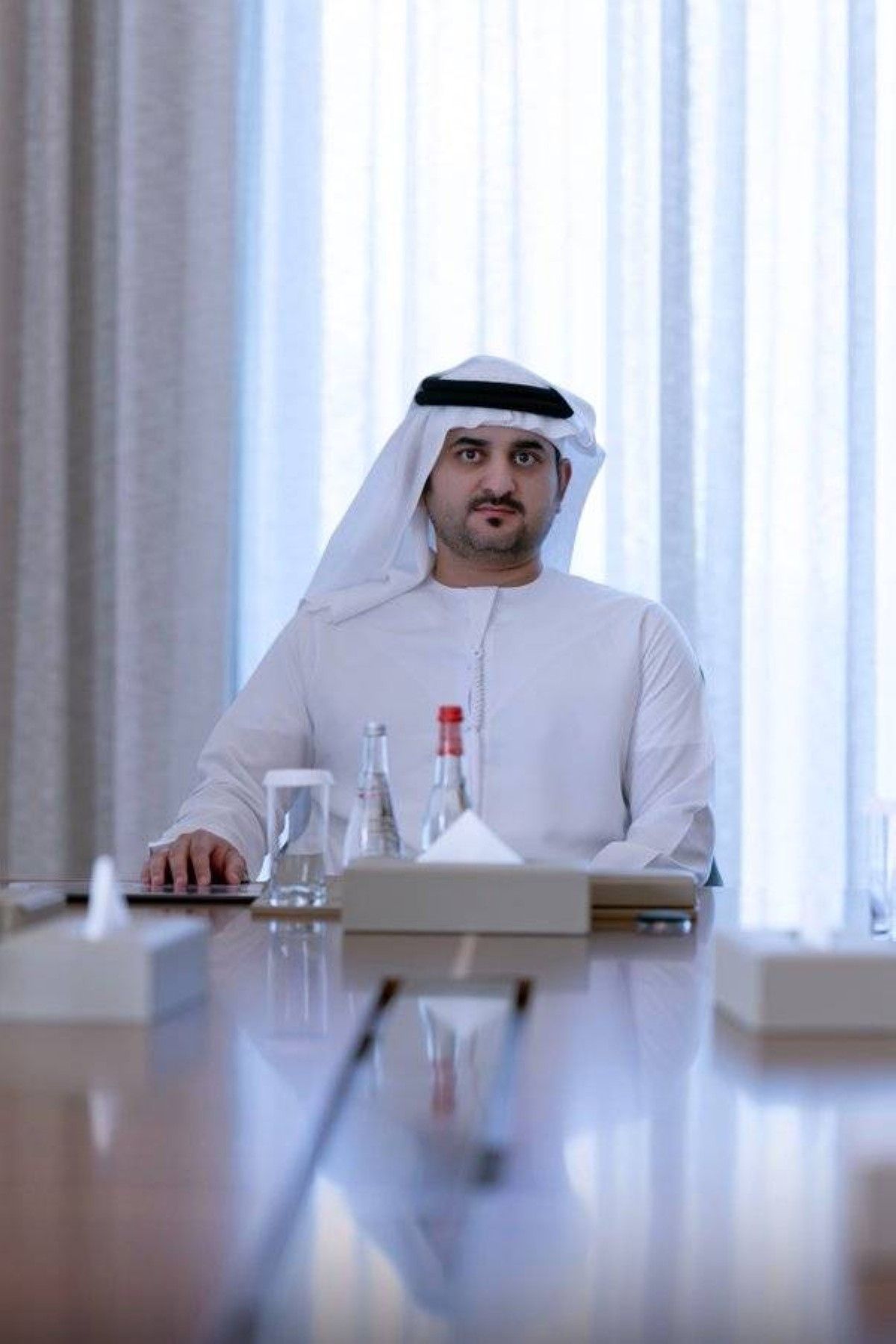 مكتوم بن محمد يصدر قراراً بشأن الحماية الوظيفيّة للمُوظّف العام المُبلِّغ عن المُخالفات المالية والإدارية بدبي