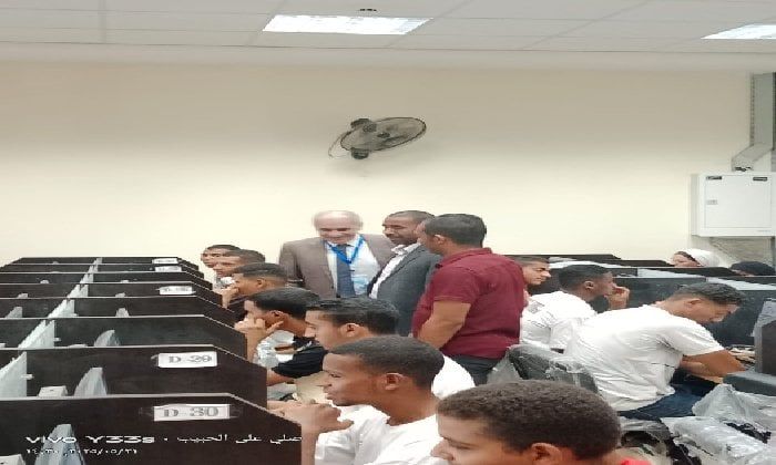رئيس جامعة أسوان تتابع امتحانات الفصل الدراسي الثاني وسط أجواء واعدة للطلاب