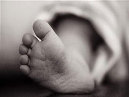 «رماها من فوق الجبل».. تحقيقات موسعة في مقتل طفلة على يد والدها بالسلام