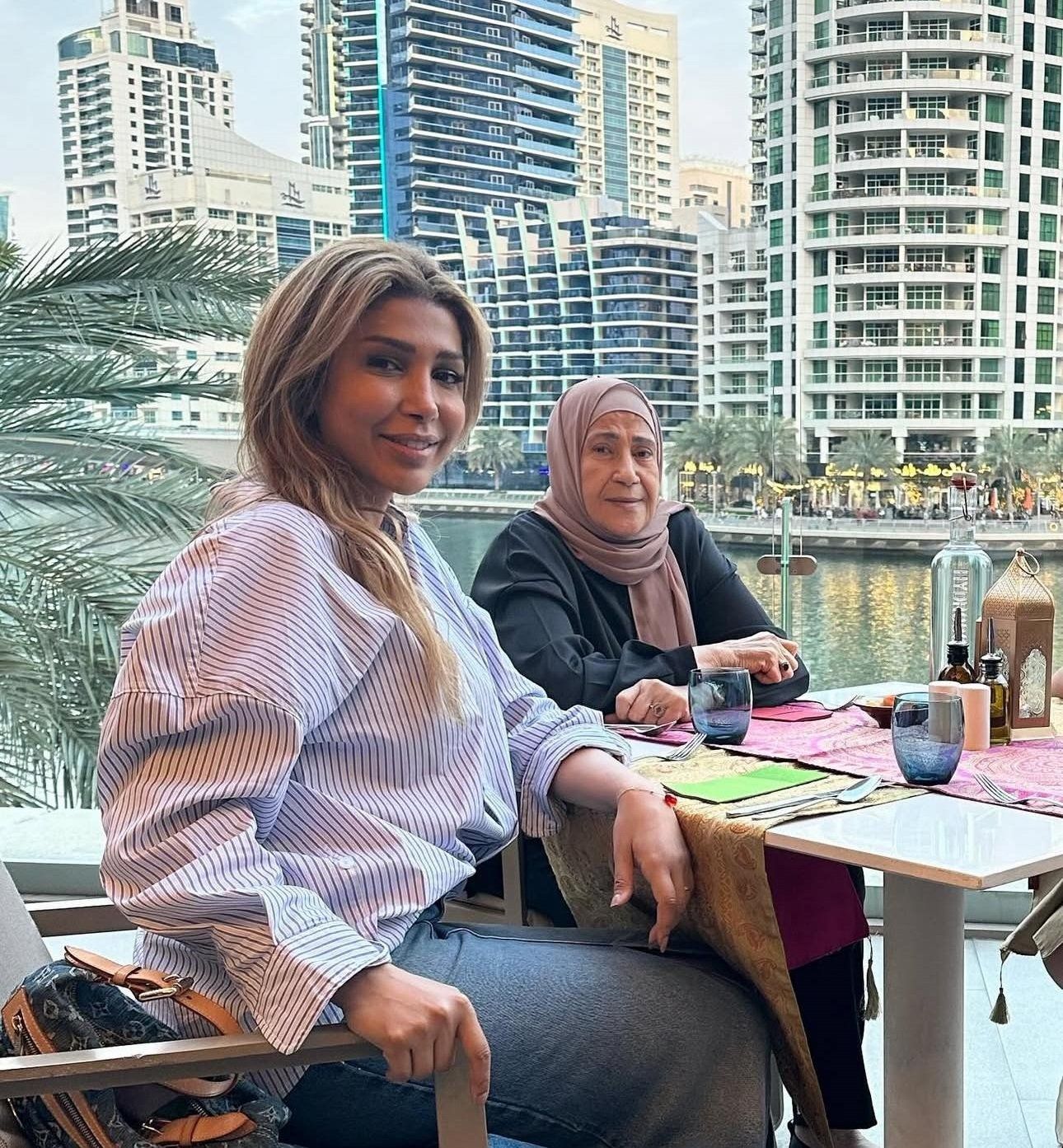اروى مع والدتها اروى مع والدتها
