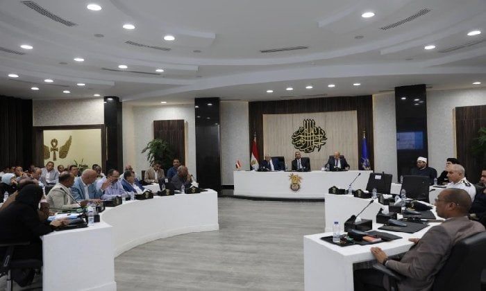 محافظ أسوان يحذر: سرعة تقنين الأراضي لتجنب المساءلة الجنائية والإحالة للنيابة العسكرية