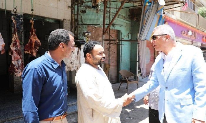 محافظ أسوان في جولة مفاجئة بكوم أمبو: رقابة مشددة لضبط الأسواق وحماية المواطنين