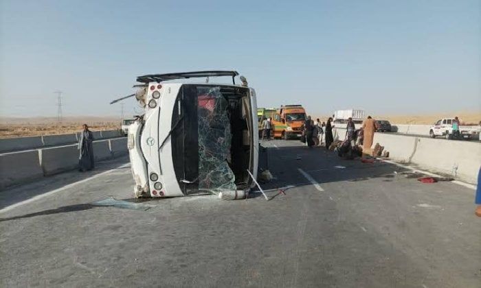 إصابة 11 شخصا في انقلاب «ميكروباص» أعلى دائري المنيب باتجاه المعادي