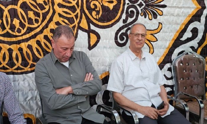 بحضور عدد من الشخصيات العامة.. الخطيب يتلقى العزاء في وفاة شقيقته بقنا