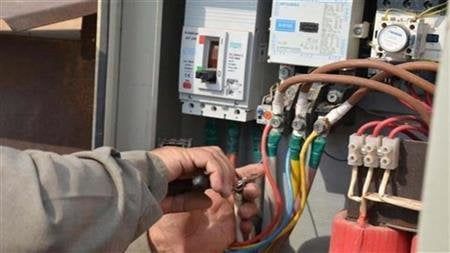 ضبط 4243 قضية سرقة تيار كهربائي خلال 24 ساعة
