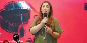 كندة علوش عن تكريمها بمهرجان أسوان: «بنتي فرحانة بتكريمي وعايزة تحتفظ بالجائزة» - تكنو بلس