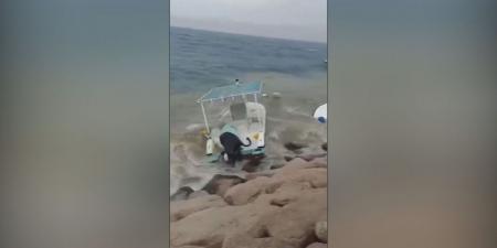 إجلاء 13 سائحا و2 من طواقم قارب متوسط الحجم جنح في خليج العقبة - تكنو بلس