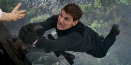 يتدلى من الطائرة.. توم كروز يواصل تقديم مشاهد الحركة المثيرة في Mission Impossible 8 - تكنو بلس