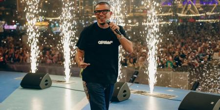 عمرو دياب يُحيى حفلا ضخما فى دبى وسط الآلاف من الجمهور - تكنو بلس