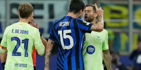 لاعب برشلونة يكشف حقيقة "البصق" على أتشيربي مدافع إنتر - تكنو بلس