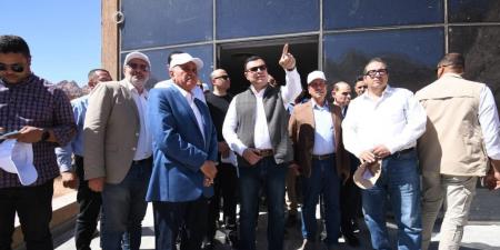 وزير الإسكان يتفقد النزل البيئي الجديد والمنتجع الجبلي بتطوير موقع التجلي الأعظم - تكنو بلس