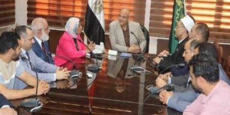 محافظ القليوبية يهنئ المشرفين الفائزين في بعثة حجاج الجمعيات الأه - تكنو بلس