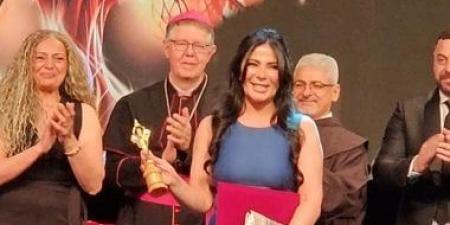 منى زكى تحصد جائزة أفضل ممثلة عن فيلم رحلة 404 من مهرجان المركز الكاثوليكي - تكنو بلس