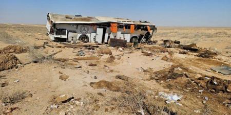 سوريا.. مصرع 6 أشخاص في حادث مروّع بين حافلة ركاب وشاحنة أغنام على طريق البادية - تكنو بلس