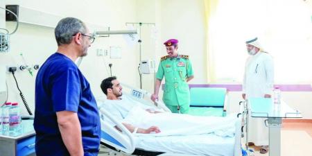 قائد عام شرطة عجمان يطمئن على صحة ضابط من «الداخلية» - تكنو بلس