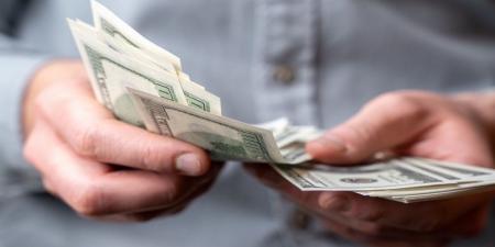 الدولار يستقر مع دعم تطورات التجارة - تكنو بلس