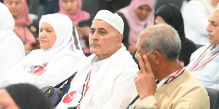 وزراء التضامن والأوقاف والطيران يودعون أول أفواج حجاج بيت الله الحرام من مطار القاهرة الدولي - تكنو بلس
